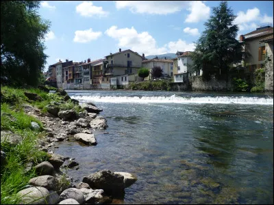 De quel cours d'eau la rivière Salat, longue de 74 km est-elle un affluent ?