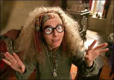 Par EstelleVèsuves : Pourquoi peut-on dire que la prédiction du professeur Trelawney "Le premier qui se lève mourra" est exacte ?