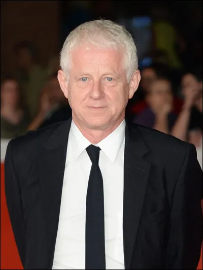 Parmi ces 4 propositions, laquelle ne correspond pas &agrave; la filmographie de Richard Curtis ?