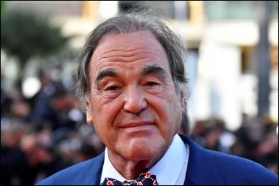 Parmi ces 4 propositions, laquelle ne correspond pas &agrave; la filmographie d'Oliver Stone ?