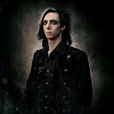 Dans le clip de "The Heartbeat Of The Devil", de quel instrument Gared Dirge joue-t-il ?