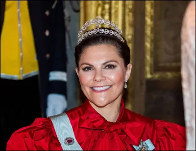 Depuis quelle année Victoria de Suède est-elle l'héritière du trône ?