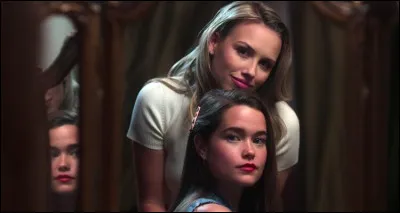 Quelle est cette série sortie en ce mois de juin avec des personnages vampires ?