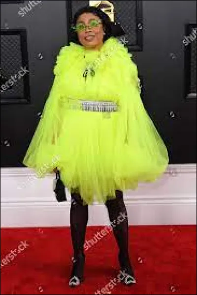 Décidément amatrice du vert-jaune et du fluo, Tayla Parx ici finit par ressembler à... ?