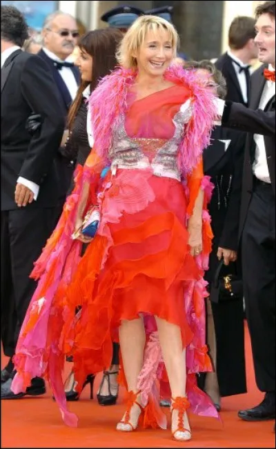 Marie Anne Chazel semble avoir puisé dans ses tenues de films, particulièrement dans celles de... ?