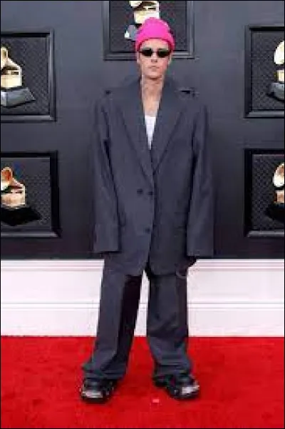 Aux Grammy Awards 2022, Justin Bieber portait un ensemble de chez Balenciage. Manifestement...