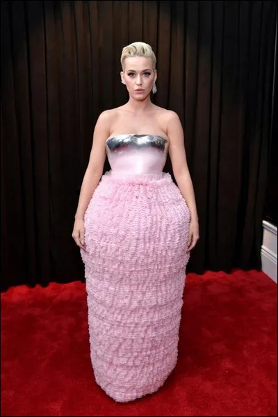 Katy Perry se trouve ici en forme de... ?