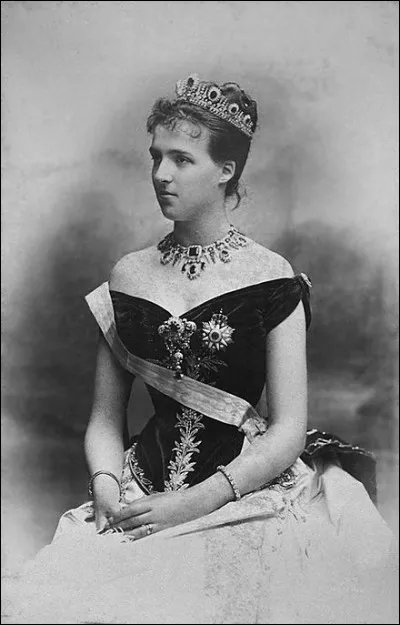 Quel est le titre d'Amélie d'Orléans du 1er février 1908 au 25 octobre 1951 ?