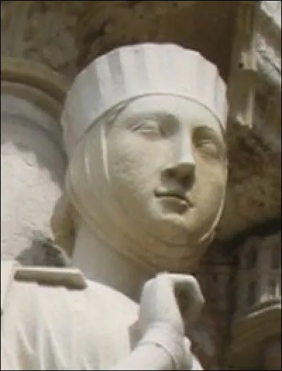 À quel âge Mathilde de Dammartin devient-elle reine consort du Portugal ?