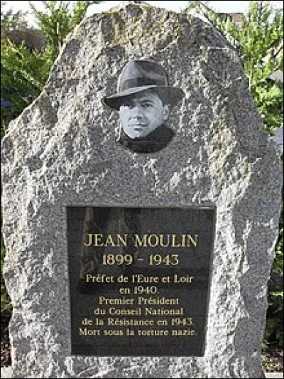 Jean Moulin est fait compagnon de la Libération en quelle année ?