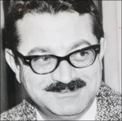 Qui est cet écrivain, auteur du roman pour la jeunesse : ''Bulle ou la voix de l'océan'' ?