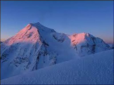 De quelle couleur est "L'Aiguille" qui surplombe la station des Arcs dans le massif de la Vanoise ?