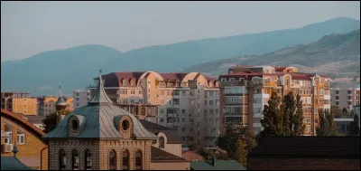 Makhatchkala : dans quel pays se trouve la ville de Makhatchkala, 600 000 habitants ?