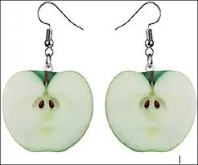 Des pendants d'oreilles fruités