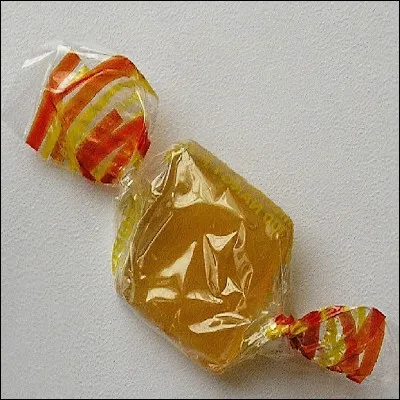 Quelle commune a pour spécialité la bergamote, un bonbon acidulé de couleur doré parfumé à l'huile essentielle de bergamote ?