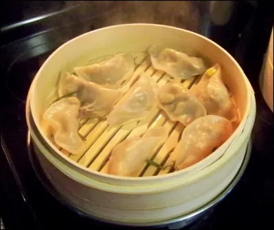 Quelle commune a pour spécialité le Jiaozi, un ravioli chinois qui a une histoire de 1 800 ans ?