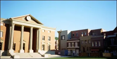 Dans quelle ville Marty habite-t-il ?