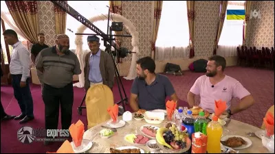 Un habitant accepte d'héberger ton binôme. Celui-ci te propose de passer la nuit à faire la fête. Acceptes-tu sa proposition ?