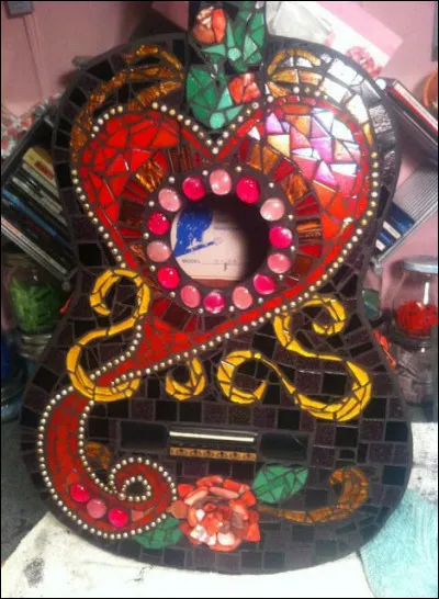 Dans les années 80, qui chantait "N'aie pas le trac, je suis près de toi, on s'ra si beaux en couleur" ?