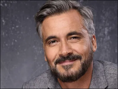 Nous sommes en 2022. Qui est lactuel(le) présentateur/présentatrice de « Fort Boyard » ?