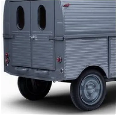 Laquelle de ses deux voitures sera déclinée en fourgonnette à partir de 1951 ?