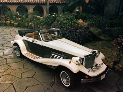 Quelle est cette marque de roadsters néo-classique de grand luxe fondée par un français aux États-Unis en 1975 et disparue en 1983 ?