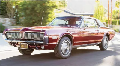 Quelle est cette marque américaine d'automobiles de luxe et de sport, fondée en 1939 et disparue en 2011 ?