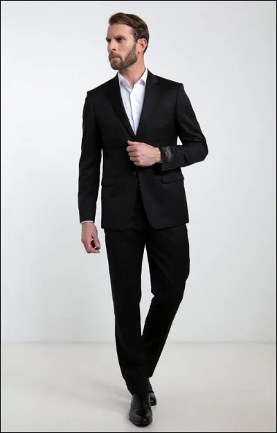 Comment dit-on "un costume" en anglais ?