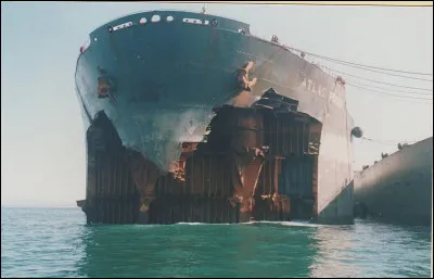 Vous êtes au Japon, devant Takabisha... (en photo, dégâts causés par une vague scélérate)