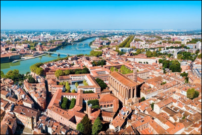 Toulouse est située dans le/l'...