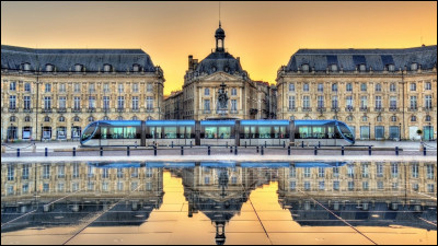 Bordeaux est située dans le/l'...