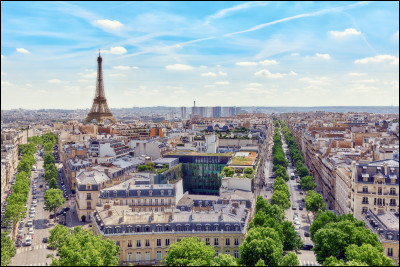 Paris est située dans le/l'...