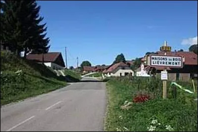 Je vous propose de partir en Bourgogne-Franche-Comté à Maisons-du-Bois-Lièvremont. Village faisant partie de la République du Saugeais, malgré tout dans l'aire d'attraction Pontissalienne, il se situe dans le département ...