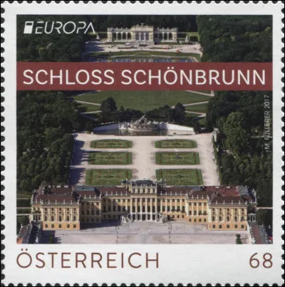Pas fous, les Autrichiens : le projet initial ayant été jugé trop cher, ce "nouveau Versailles" fut édifié avec 23 ans de retard ! Mais que veut dire ce nom de "Schönbrunn" ?