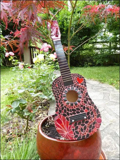 Promets : qui chantait "Je te promets le sel au baiser de ma bouche" ?