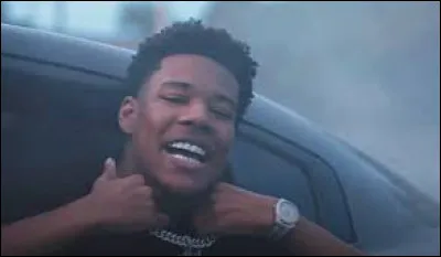 Sa première chanson était en...