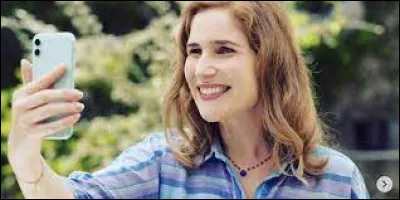 Qui interpr&egrave;te le r&ocirc;le d'&Eacute;milie ?