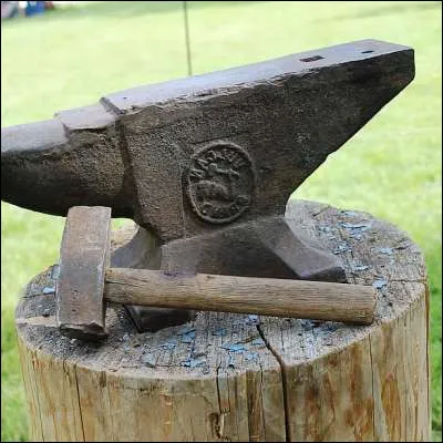 En anatomie, qu�est-ce que l�enclume, le marteau et l�&eacute;trier ?