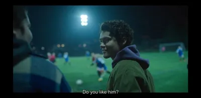 Comment s'appelle la ville où se passe le match de football ?