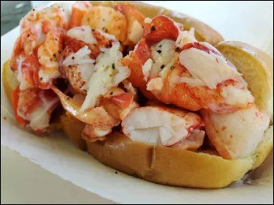 Quelle est cette spécialité des États-Unis, un pain brioché doré fourré de homard, de mayonnaise et de jus de citron ?