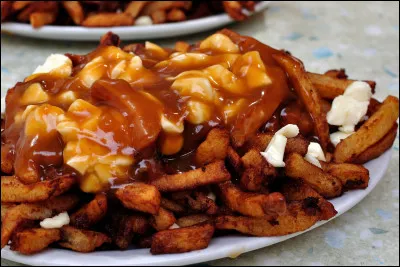 Quelle est cette spécialité du Canada, des frites, du fromage en grains et de la sauce brune ?