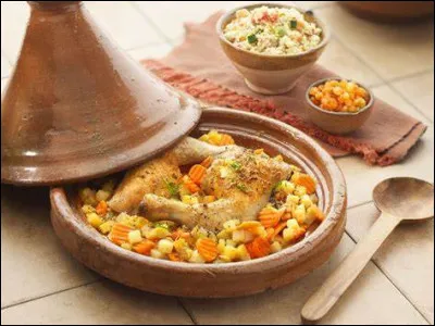 Quelle est cette spécialité du Maroc, un ragoût cuit à l'étouffé composé de viande, de volaille, de poisson, de légumes, de fruits, d'épices et d'huile d'olive ?