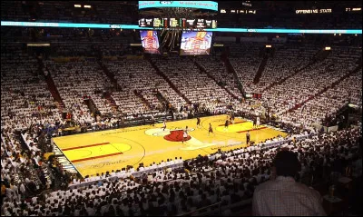 Comment s'appelle le stade des Warriors ?