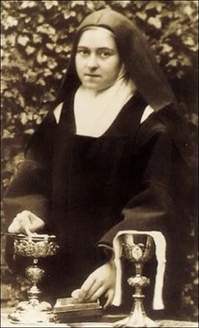 La basilique de Lisieux est un édifice où sont recueillies les reliques de sainte Thérèse de Lisieux.