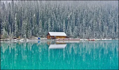 Que signifiait le mot "Canada" dans la langue des Amérindiens hurons-iroquois lorsque Jacques Cartier découvrit leur pays ?
