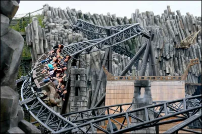 Loisirs - Dans quel parc d'attractions se trouve le coaster ''Taron'' ?
