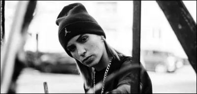 Lors de l'épisode du battle de "Nouvelle école", une personne nommée Soumeya a dit à quelqu'un "Va niquer ta mère". À qui a-t-elle dit cela ?