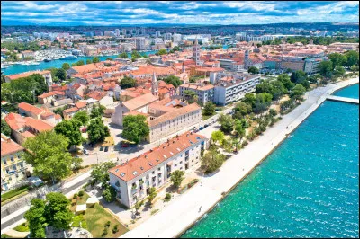 Dans quel pays la ville de Zadar se trouve-t-elle ?