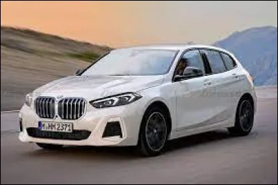 Quelle est la marque de cette voiture ?