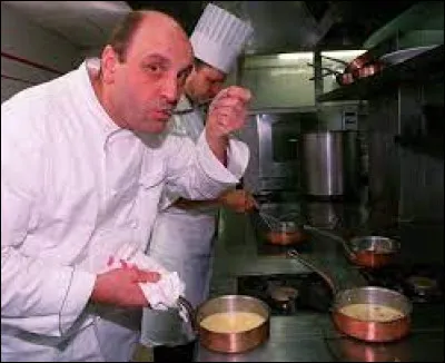 Quel célèbre chef gastronome s'est donné la mort le 24 février 2003 ?